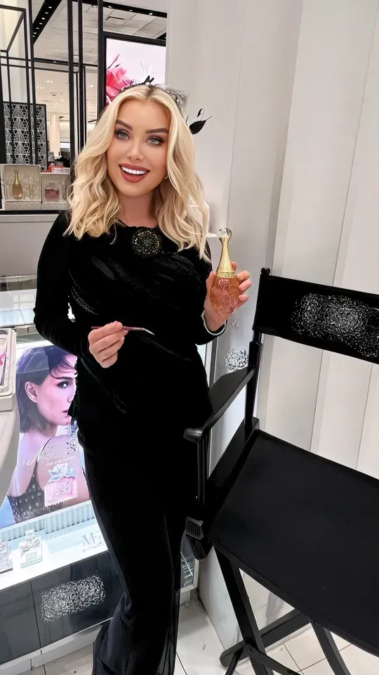 Bottle Painting - Rania Mesiskli - 4I